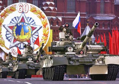T-80BV Panzer, Roter Platz, Moskau. Militärparade zum 60. Jahrestag des Sieges im 2. Weltkrieg. 9. Mai 2005.