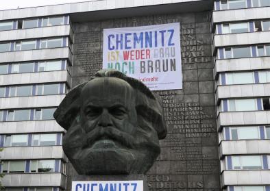 Karl-Marx-Denkmal - Aktionsbündnis "Chemnitz ist weder grau noch braun"