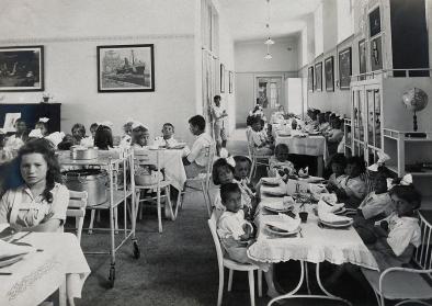 Speisesaal der Universitäts-Kinderklinik, Wien 1921 