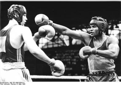 Chemiepokal 1988: Angel Espinosa gegen Henry Maske © Bundesarchiv, Bild 183-1988-0306-011, Foto: Lehmann, Thomas (CC BY-SA 3.0 DE) Chemiepokal 1988: Angel Espinosa gegen Henry Maske © Bundesarchiv, Bild 183-1988-0306-011, Foto: Lehmann, Thomas (CC BY-SA 3.0 DE)