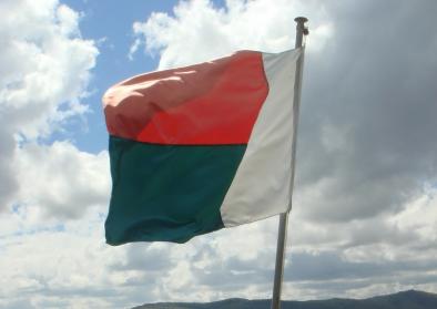 © Olivier Lejade | flickr CC BY-SA 2.0. Title: Madagascar's flag. © Olivier Lejade | flickr CC BY-SA 2.0. Title: Madagascar's flag.