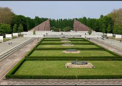 © Oleg Seifert | WikimediaCommons CC BY 3.0. Titel: Sowjetisches Ehrenmal, Berlin, Treptower Park © Oleg Seifert | WikimediaCommons CC BY 3.0. Titel: Sowjetisches Ehrenmal, Berlin, Treptower Park
