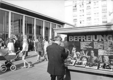 © Joachim Spremberg, Bundesarchiv, Bild 183-L0508-0031 / CC-BY-SA. Titel: Berlin, Karl-Marx-Allee, Kino "International", 1972 © Joachim Spremberg, Bundesarchiv, Bild 183-L0508-0031 / CC-BY-SA. Titel: Berlin, Karl-Marx-Allee, Kino "International", 1972