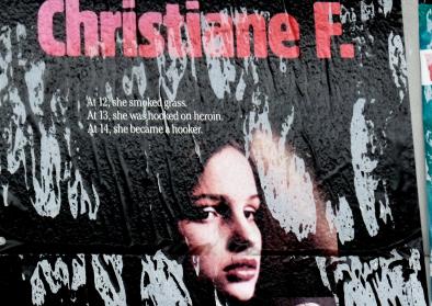 Filmposter "Christiane F. – Wir Kinder vom Bahnhof Zoo", Quelle: Flickr "Oct 2014 SAM 538", User: Lord Jim, 08.01.2014 (CC BY 2.0) Filmposter "Christiane F. – Wir Kinder vom Bahnhof Zoo", Quelle: Flickr "Oct 2014 SAM 538", User: Lord Jim, 08.01.2014 (CC BY 2.0)