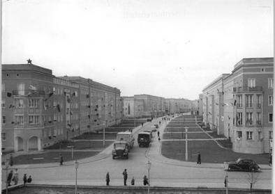 Straße der Jugend in Eisenhüttenstadt, 2. Mai 1956 Straße der Jugend in Eisenhüttenstadt, 2. Mai 1956