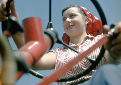 Traktoristin, um 1965 (Foto: Martin Schmidt)