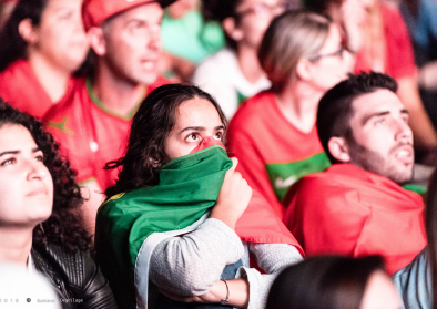 Portugiesische Fans beim Spiel Portugal-Polen bei der EURO 2016, Quelle: Flickr, (CC BY-NC-ND 2.0), Foto: Gustave Deghilage, 2016 Portugiesische Fans beim Spiel Portugal-Polen bei der EURO 2016, Quelle: Flickr, (CC BY-NC-ND 2.0), Foto: Gustave Deghilage, 2016