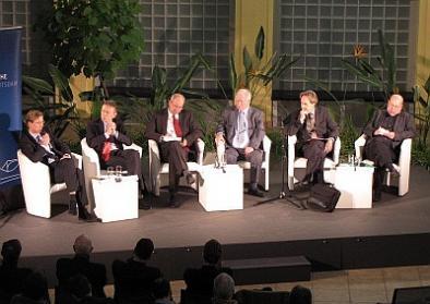 Das Podium im Atrium der Geschäftsstelle der Leibniz-Gemeinschaft in Berlin am 12. Januar 2012