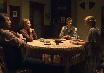 Filmstill der polnischen Fernsehserie Sprawiedliwi (Die Gerechten). Mit freundlicher Genehmigung von Piotr Forecki. Filmstill der polnischen Fernsehserie Sprawiedliwi (Die Gerechten). Mit freundlicher Genehmigung von Piotr Forecki.