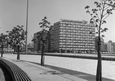 Ost-Berlin, Alexanderplatz Ecke Otto-Braun-Straße (ehem. Hans-Beimler-Straße) Blick auf das Haus der Statistik Ost-Berlin, Alexanderplatz Ecke Otto-Braun-Straße (ehem. Hans-Beimler-Straße) Blick auf das Haus der Statistik