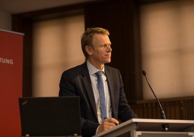 Frank Bösch auf der Konferenz „Wir wollen mehr Demokratie wagen“ – Antriebskräfte, Realität und Mythos eines Versprechens, © Philipp Jester, BWBS Frank Bösch auf der Konferenz „Wir wollen mehr Demokratie wagen“ – Antriebskräfte, Realität und Mythos eines Versprechens, © Philipp Jester, BWBS