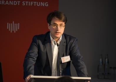 Alexander Gallus auf der Konferenz „Wir wollen mehr Demokratie wagen“ – Antriebskräfte, Realität und Mythos eines Versprechens, © Philipp Jester, BWBS Alexander Gallus auf der Konferenz „Wir wollen mehr Demokratie wagen“ – Antriebskräfte, Realität und Mythos eines Versprechens, © Philipp Jester, BWBS
