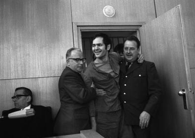 Andreas Baader wird in den Gerichtssaal gebracht, 14. Oktober 1968, © Peter Hillebrecht, picture alliance/AP Images Andreas Baader wird in den Gerichtssaal gebracht, 14. Oktober 1968, © Peter Hillebrecht, picture alliance/AP Images