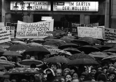 Demonstration von 10000 Textilarbeitern in Bonn, Marktplatz 13.12.1973, © J.H. Darchinger/Friedrich-Ebert-Stiftung Demonstration von 10000 Textilarbeitern in Bonn, Marktplatz 13.12.1973, © J.H. Darchinger/Friedrich-Ebert-Stiftung