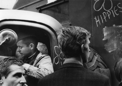 František_Dostál_Srpen_1968. A still from 21 August 1968 Menschen vor einem Militärfahrzeug und Hippie-Graffiti bei der Besetzung Prags 1968