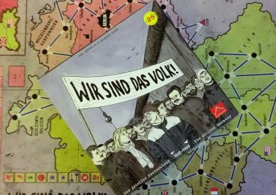Cover des Spiels und Spielfeld Cover des Spiels und Spielfeld