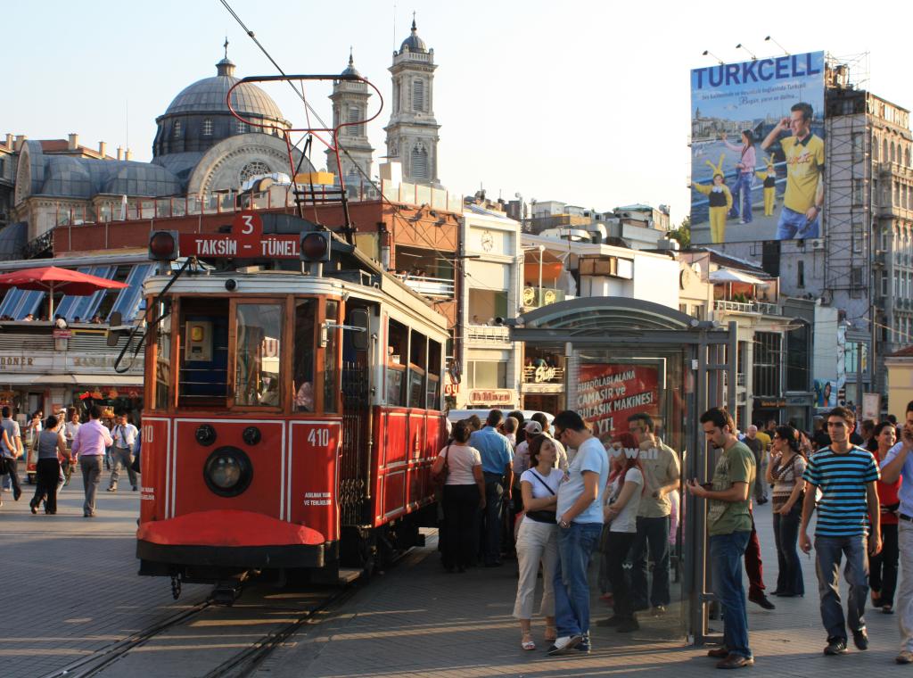 Straßenszene am Taksim-Platz in Instanbul