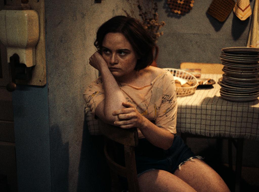 Filmstill aus IN DIE SONNE SCHAUEN, Regie: Mascha Schilinski, D 2025 © Studio Zentral 
