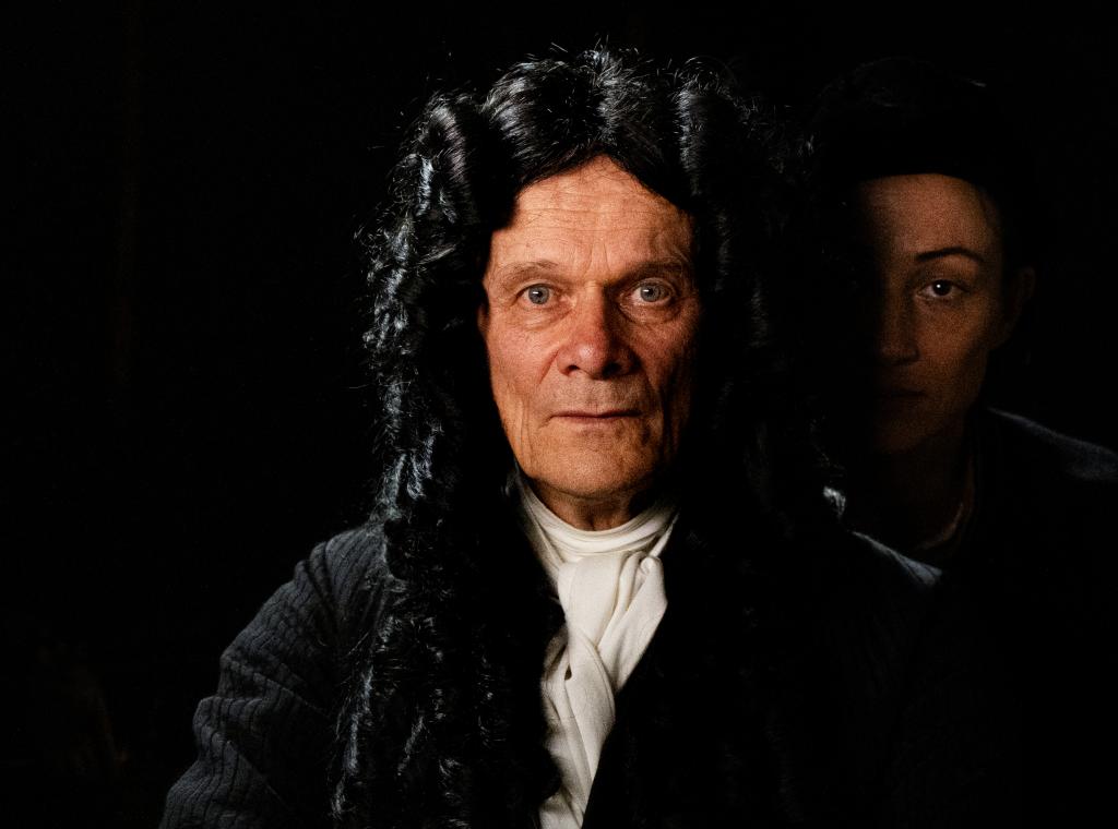 Gottfried Wilhelm Leibniz (Edgar Selge). Foto: Ella Knorz 