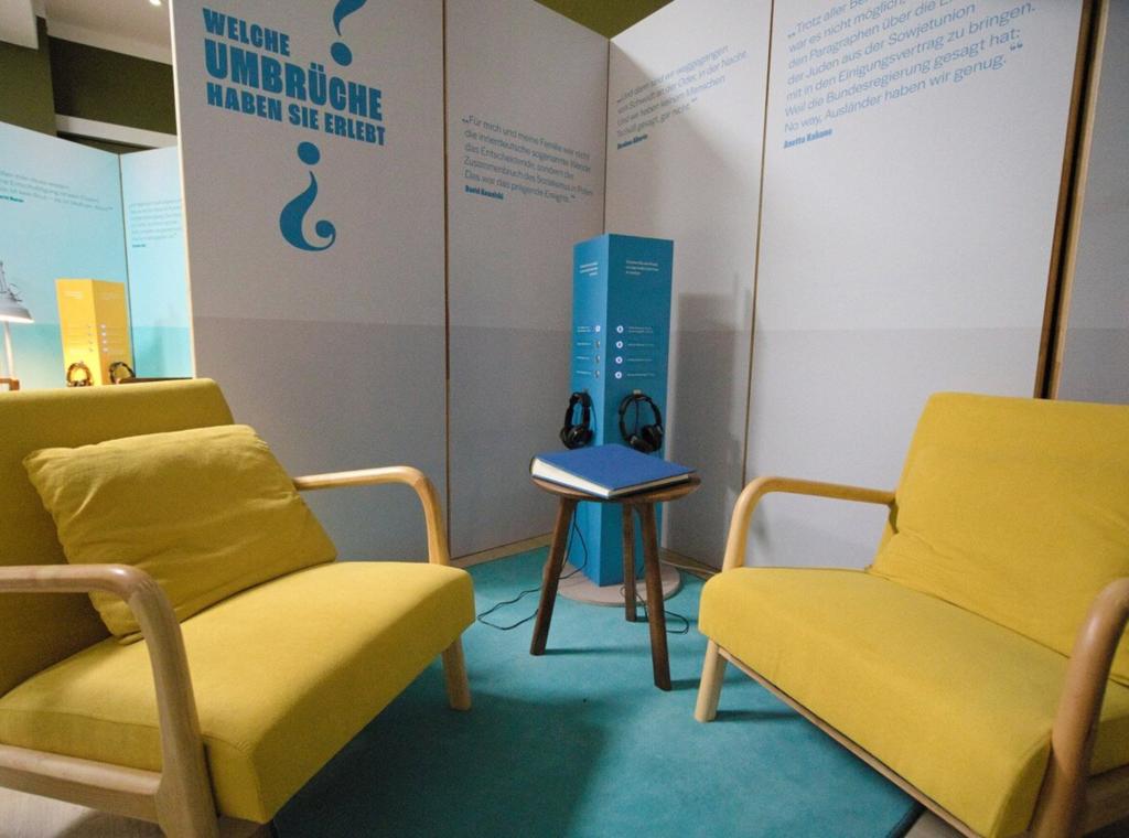Hörstation der Ausstellung in Straussberg im September 20024. Foto: Konrad Behr (www.konrad-behr.de)