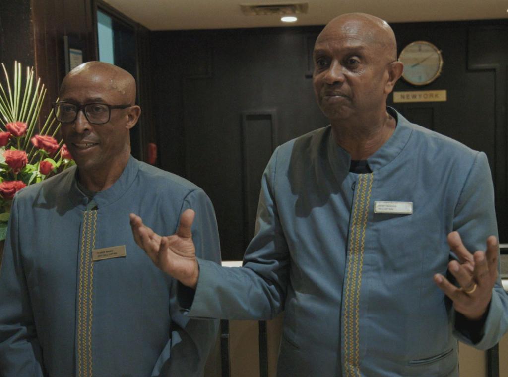 Zwei Hotelmitarbeiter vom Hilton in Addis Abeba im Interview mit Ruth Beckermann