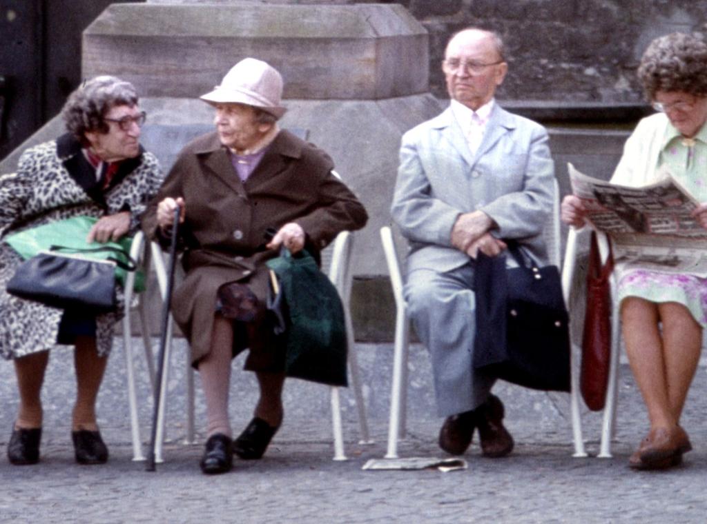 Rentner:innen vertreiben sich die Zeit