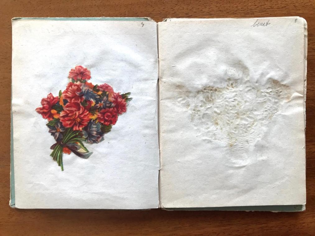 The only empty page in the poetry (‘poësie’) album that Ger’s mother kept after the war, with ‘bezet’ (‘taken’) written in pencil in the upper right corner.