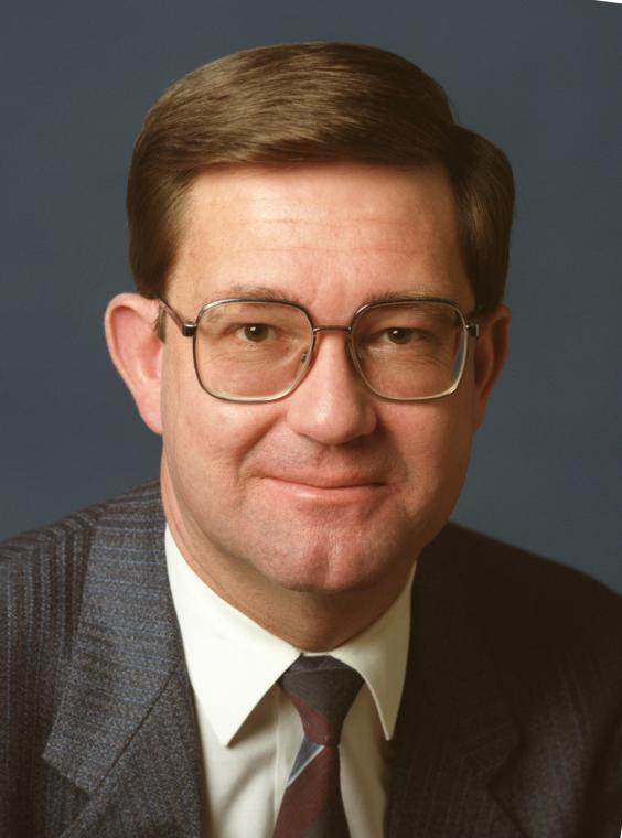 Abb. 4: Carl-Dieter Spranger, Parlamentarischer Staatssekretär beim Bundesminister des Innern, 24. April 1986. Fotograf: Engelbert Reineke. Bundesarchiv, B 145 Bild-00003228.
