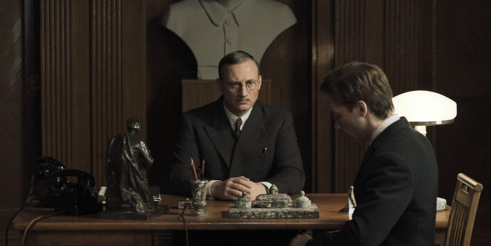 Staatsanwalt Alexander Kornew im Büro des Generalstaatsanwalts der UdSSR Andrei Wyschinski.