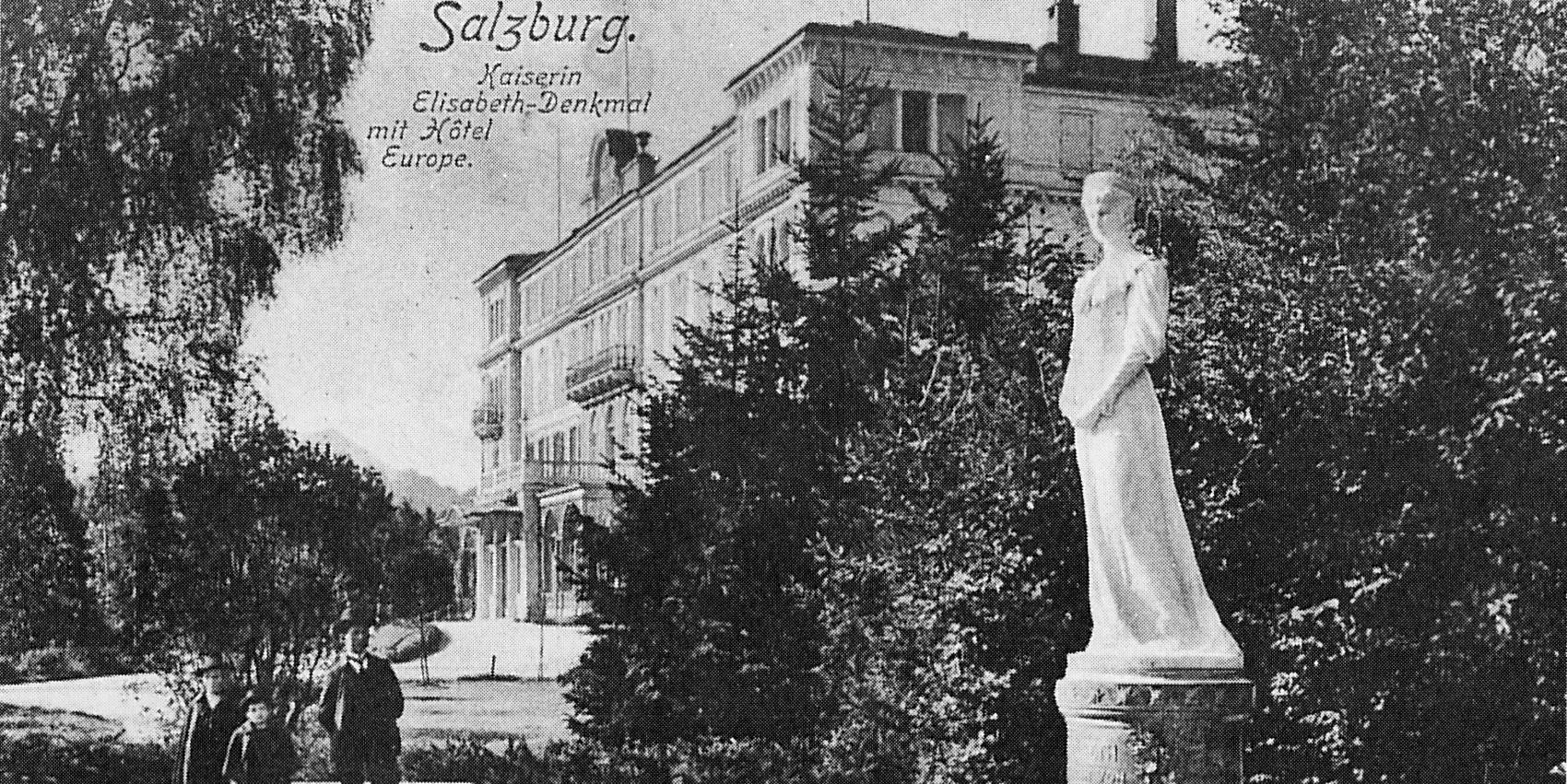 iserin-Elisabeth-Denkmals in Salzburg ca. 1905 im Garten des damaligen Luxushotels Hotel de l'Europe nahe dem Salzburger Hauptbahnhof. Das umliegende Stadtviertel erhielt später den Namen "Elisabeth-Vorstadt.