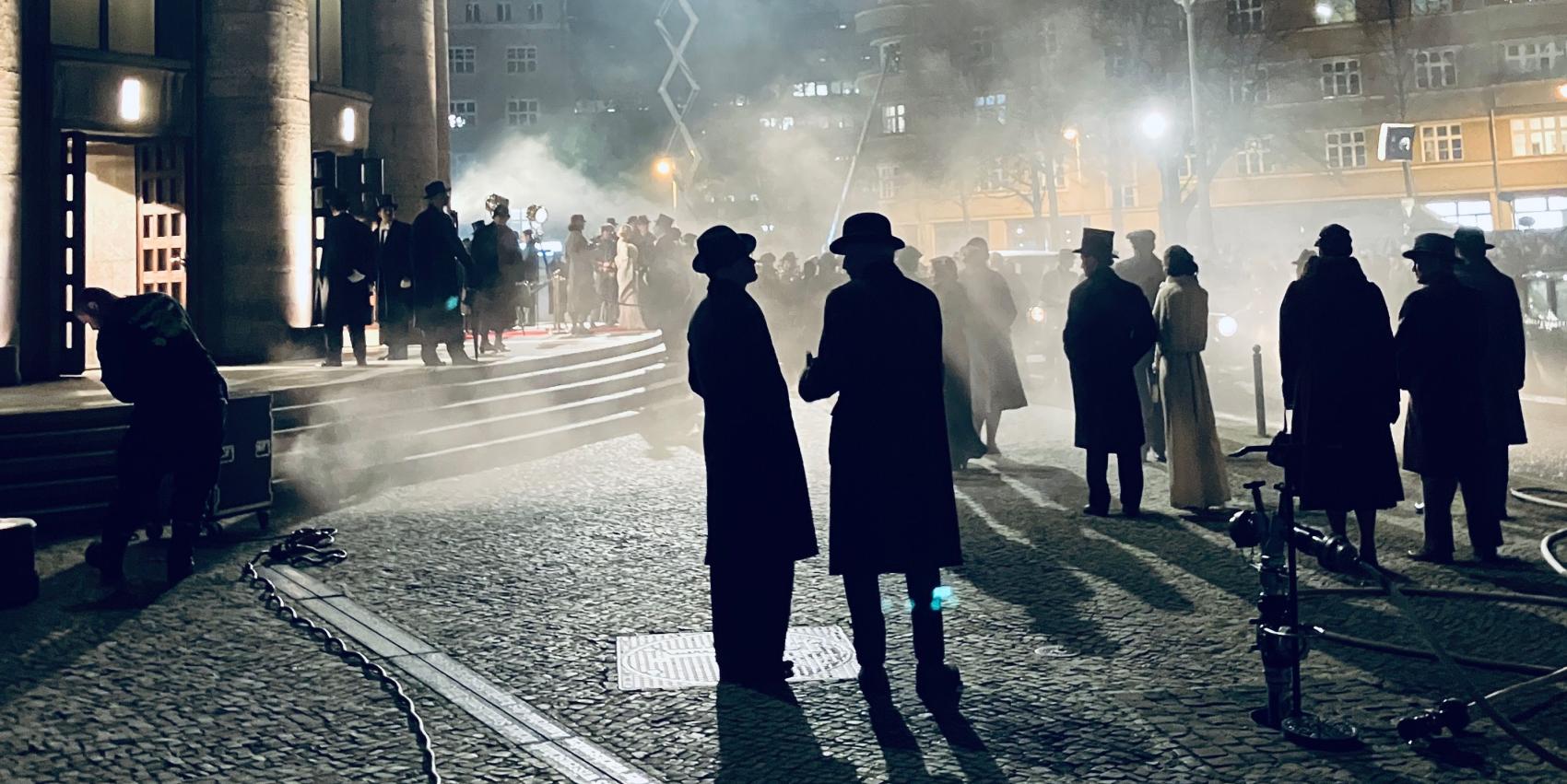 Dreharbeiten zu „Babylon Berlin“ vor der Volksbühne in Berlin, 13.11.2025