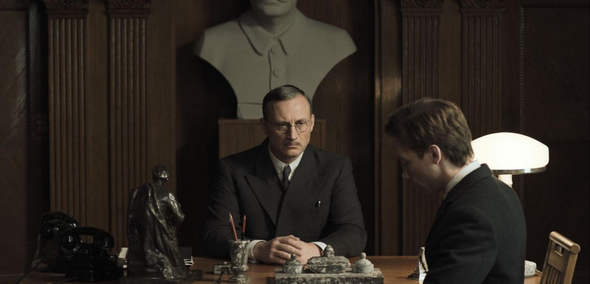 Staatsanwalt Alexander Kornew im Büro des Generalstaatsanwalts der UdSSR Andrei Wyschinski.