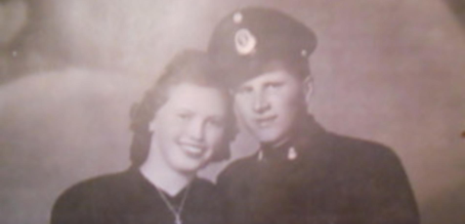 The only family photograph showing Vjeran’s grandparents in 1944, Bjelovar, Croatia. Quelle: Vjeran Pavlaković