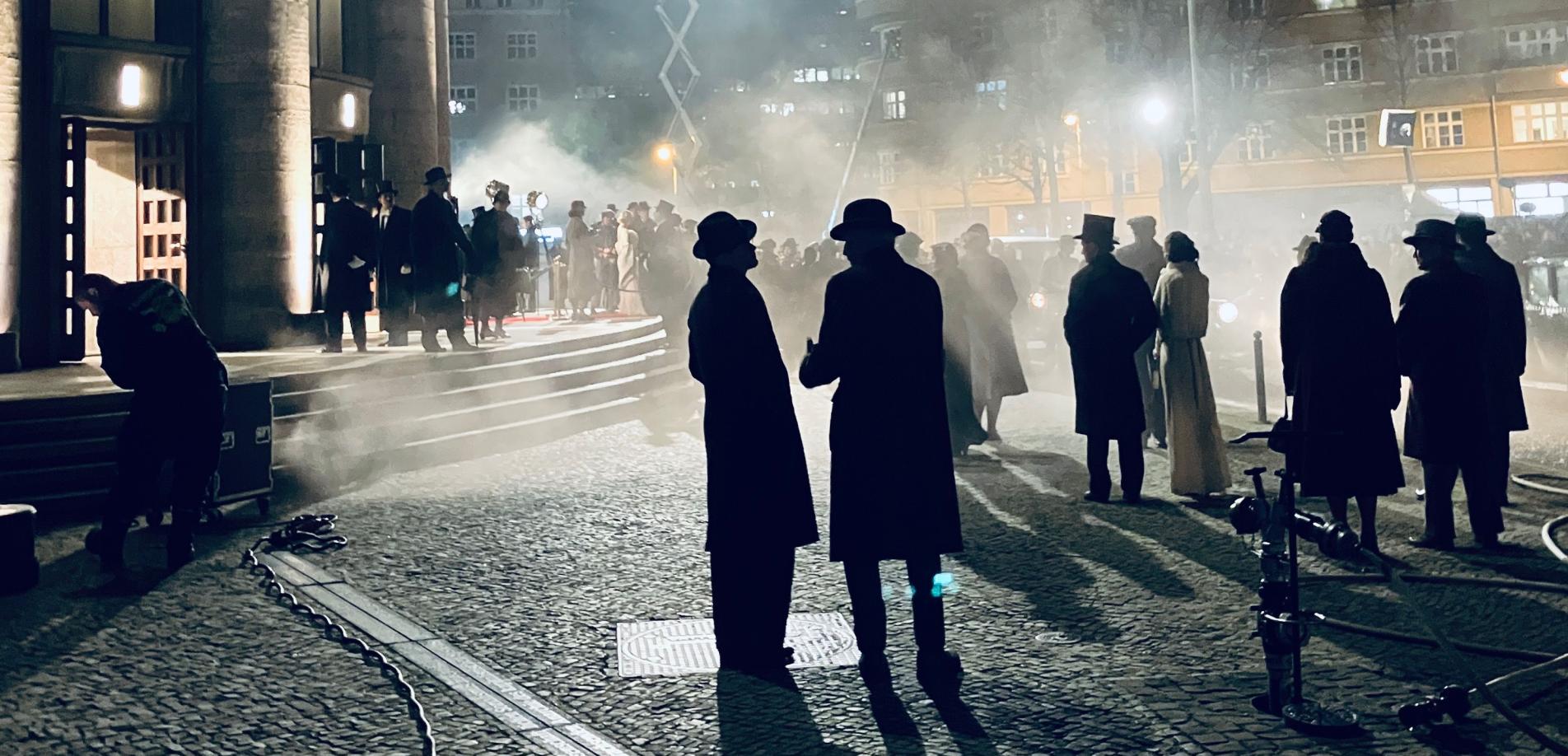 Dreharbeiten zu „Babylon Berlin“ vor der Volksbühne in Berlin, 13.11.2025