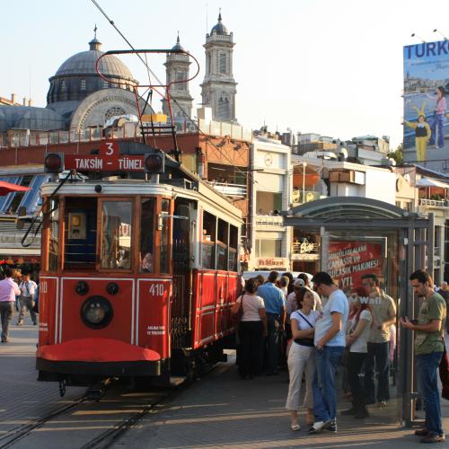 Straßenszene am Taksim-Platz in Instanbul