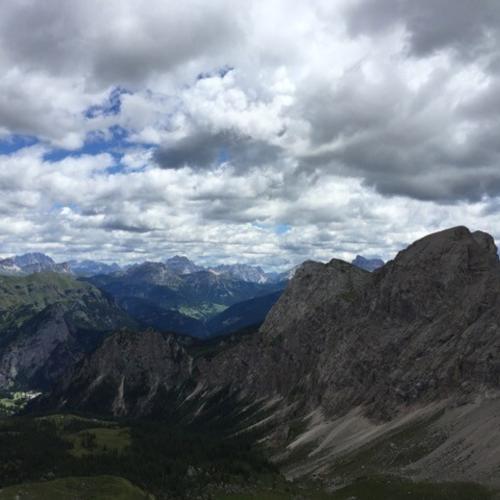 Bergpanorama in den Südtiroler Dolomiten (2017). Eigene Aufnahme.