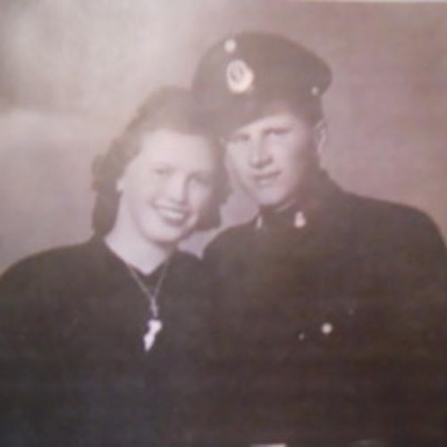 The only family photograph showing Vjeran’s grandparents in 1944, Bjelovar, Croatia. Quelle: Vjeran Pavlaković