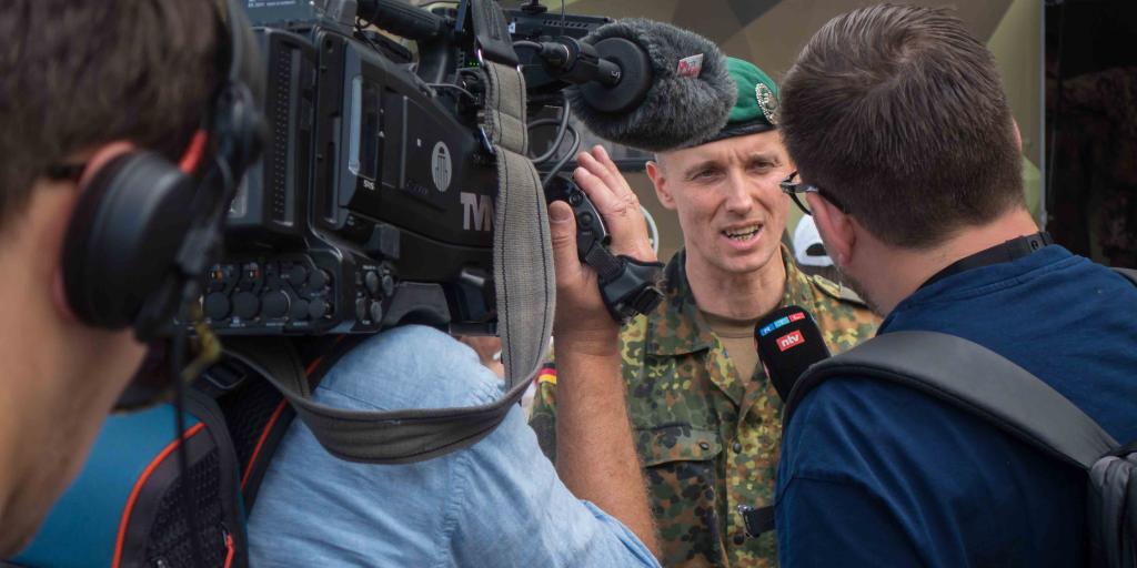 Oberstleutnant i. G. Marcel Bohnert im Interview am „Nationalen Veteranentag“ in Berlin, 15.6.2025, Fotograf: Stephan Horn