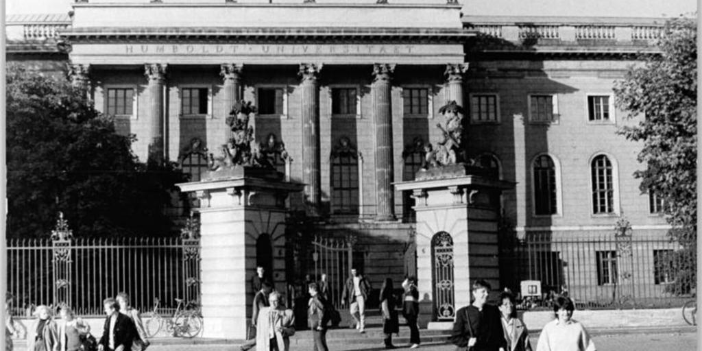 Bild vom Hauptgebäude der Humboldt-Universität zu Berlin vom 17.10.1985. Bundesarchiv, Bild 183-1985-1017-020 / CC-BY-SA 3.0
