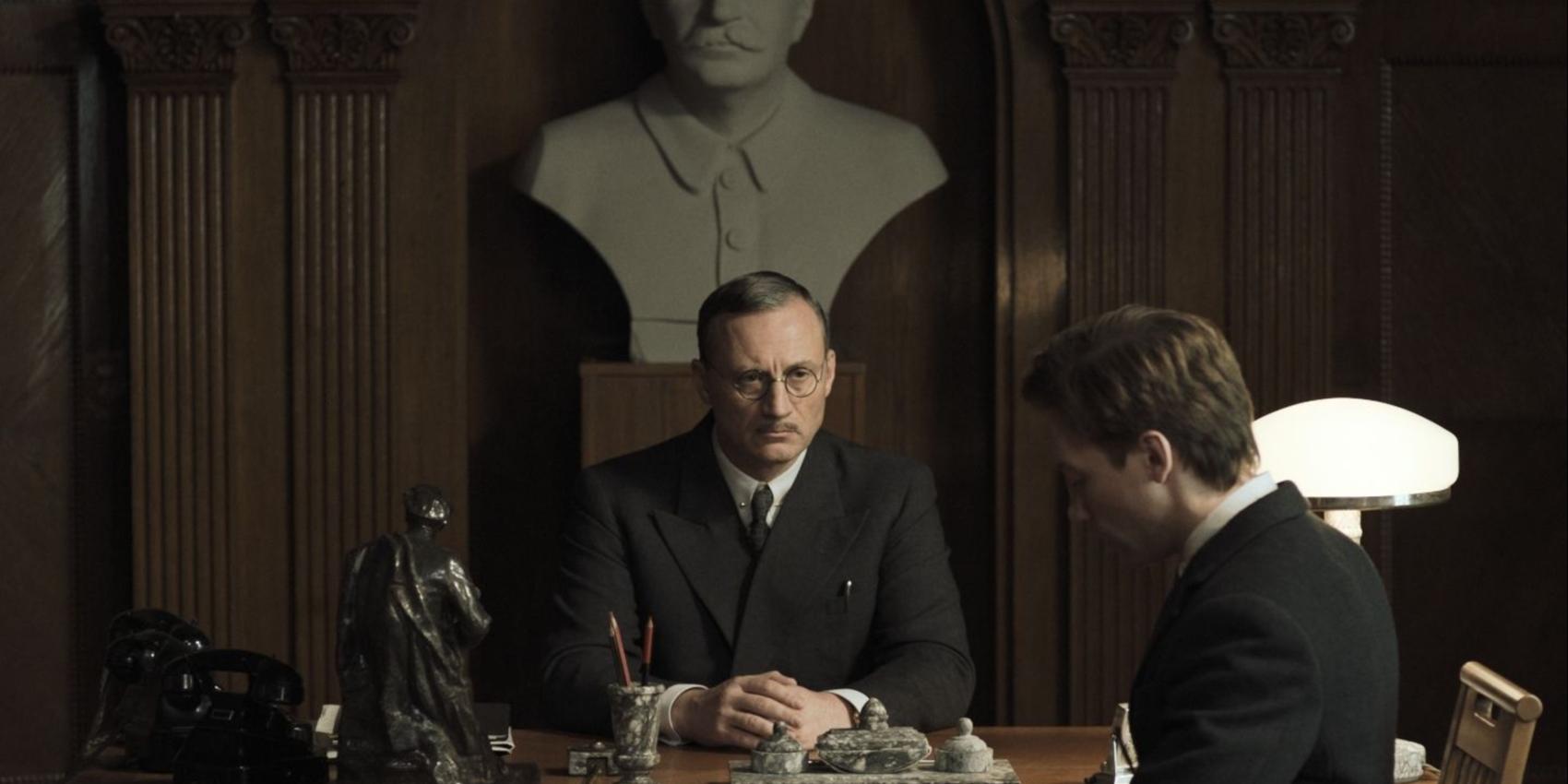 Staatsanwalt Alexander Kornew im Büro des Generalstaatsanwalts der UdSSR Andrei Wyschinski.