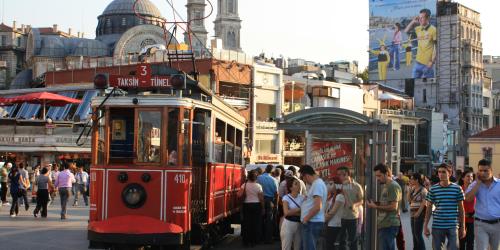 Straßenszene am Taksim-Platz in Instanbul