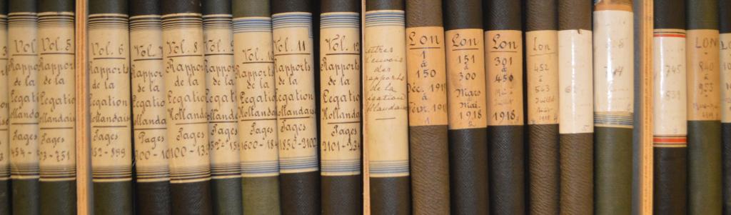 Regale mit Aktenordnern aus dem Ersten Weltkrieg im öffentlichen Archiv des Internationalen Komitees vom Roten Kreuz (IKRK) in dessen Hauptsitz in Genf, Schweiz.