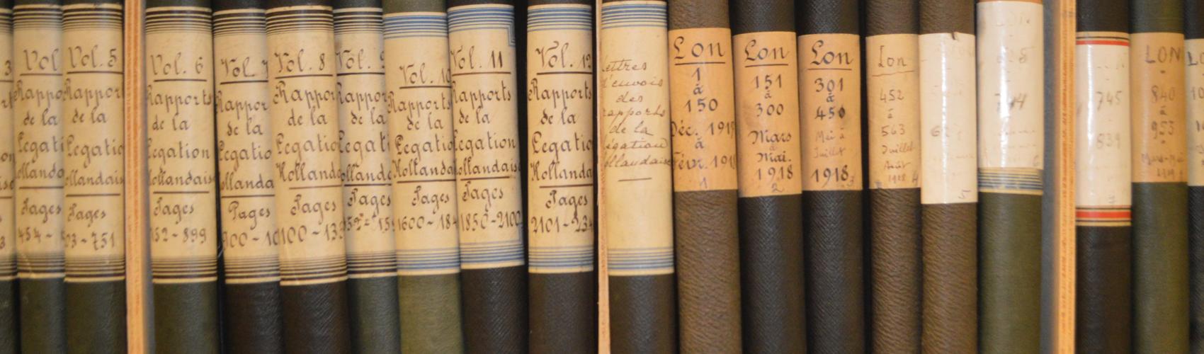 Regale mit Aktenordnern aus dem Ersten Weltkrieg im öffentlichen Archiv des Internationalen Komitees vom Roten Kreuz (IKRK) in dessen Hauptsitz in Genf, Schweiz.