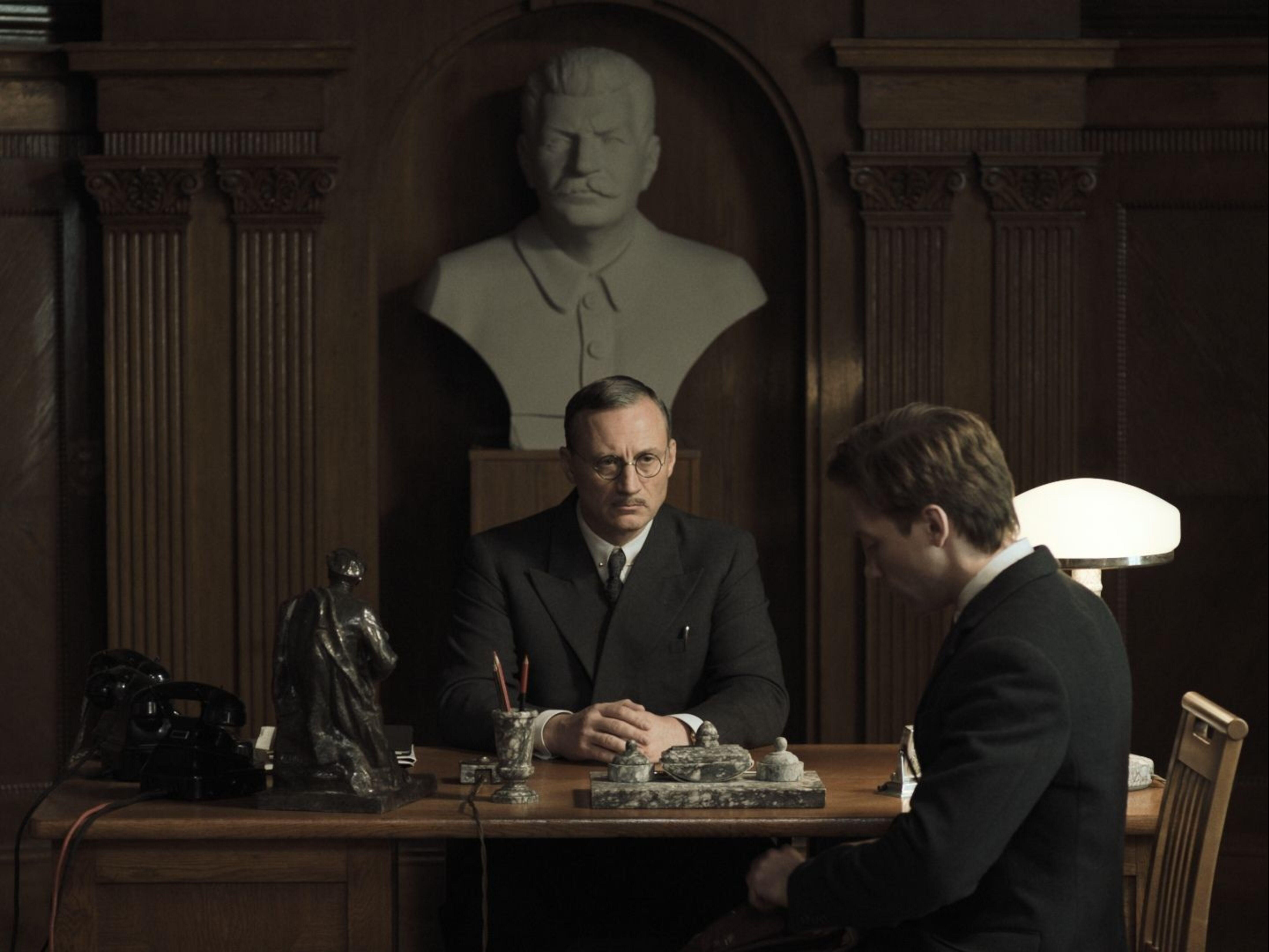 Staatsanwalt Alexander Kornew im Büro des Generalstaatsanwalts der UdSSR Andrei Wyschinski.