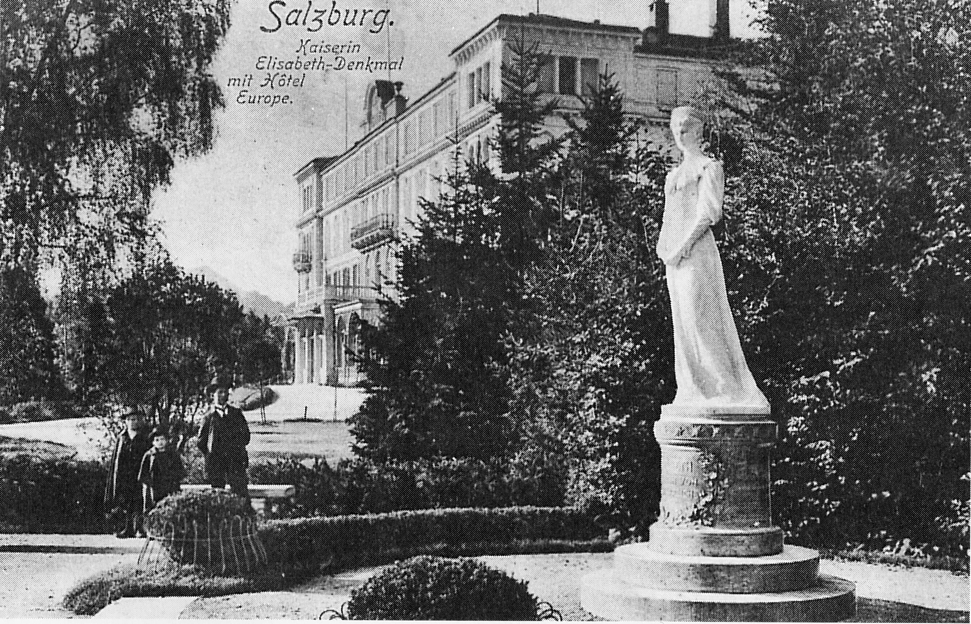 iserin-Elisabeth-Denkmals in Salzburg ca. 1905 im Garten des damaligen Luxushotels Hotel de l'Europe nahe dem Salzburger Hauptbahnhof. Das umliegende Stadtviertel erhielt später den Namen "Elisabeth-Vorstadt.
