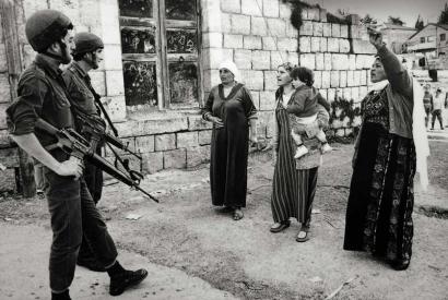 Robert Croma, Confrontation – Jabalia Camp, Gaza Strip, Palestine, 1988