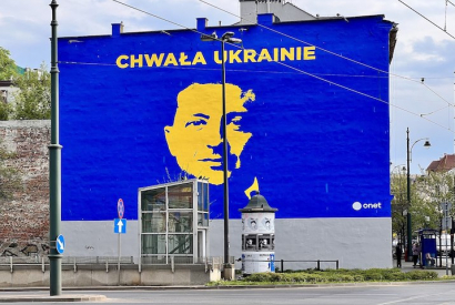 Glory to Ukraine mural in Kraków