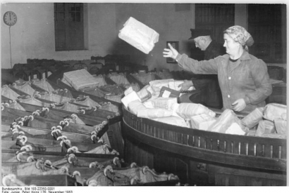 Berlin, Postamt O 17, Paketbeförderungsanlage am 14. Dezember 1951