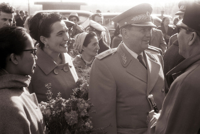 Tito und seine Frau Jovanka mit dem indonesischen Präsidenten Sukarno bei den Höhlen von Postojna, April 1960